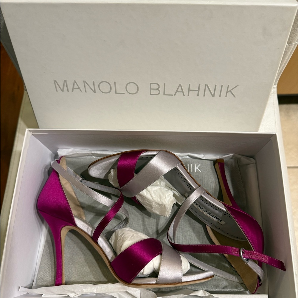 Manolo Blahnik Anna 105 Satin Sandal
Size: 37 - Picture 3 of 6